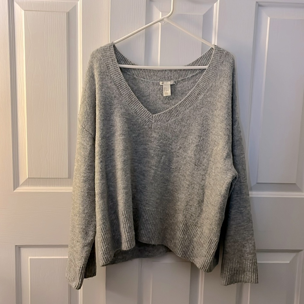 H&M BASIC light grey oversized sweater // size small